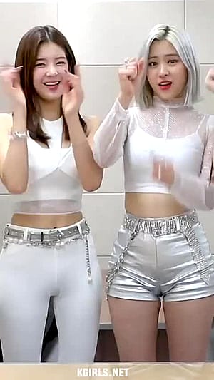 Kpop Idol Ryujin ft. Lia'