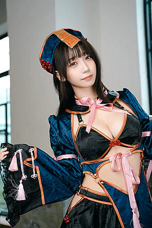 Cosplay cutie'