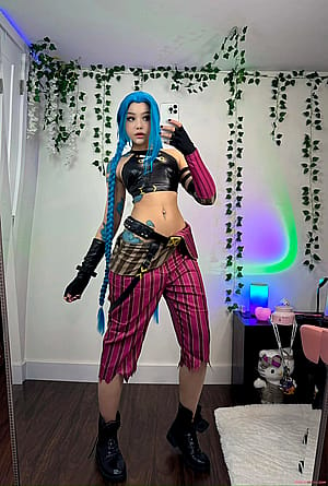 my Jinx attempt from League of Legends (strawbunnix)