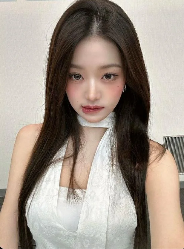 IVE-Wonyoung picture 1 of 1