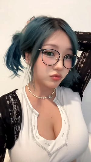 Cute in glasses'