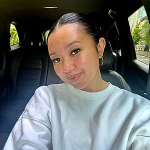 Stunning Filipina car selfie'