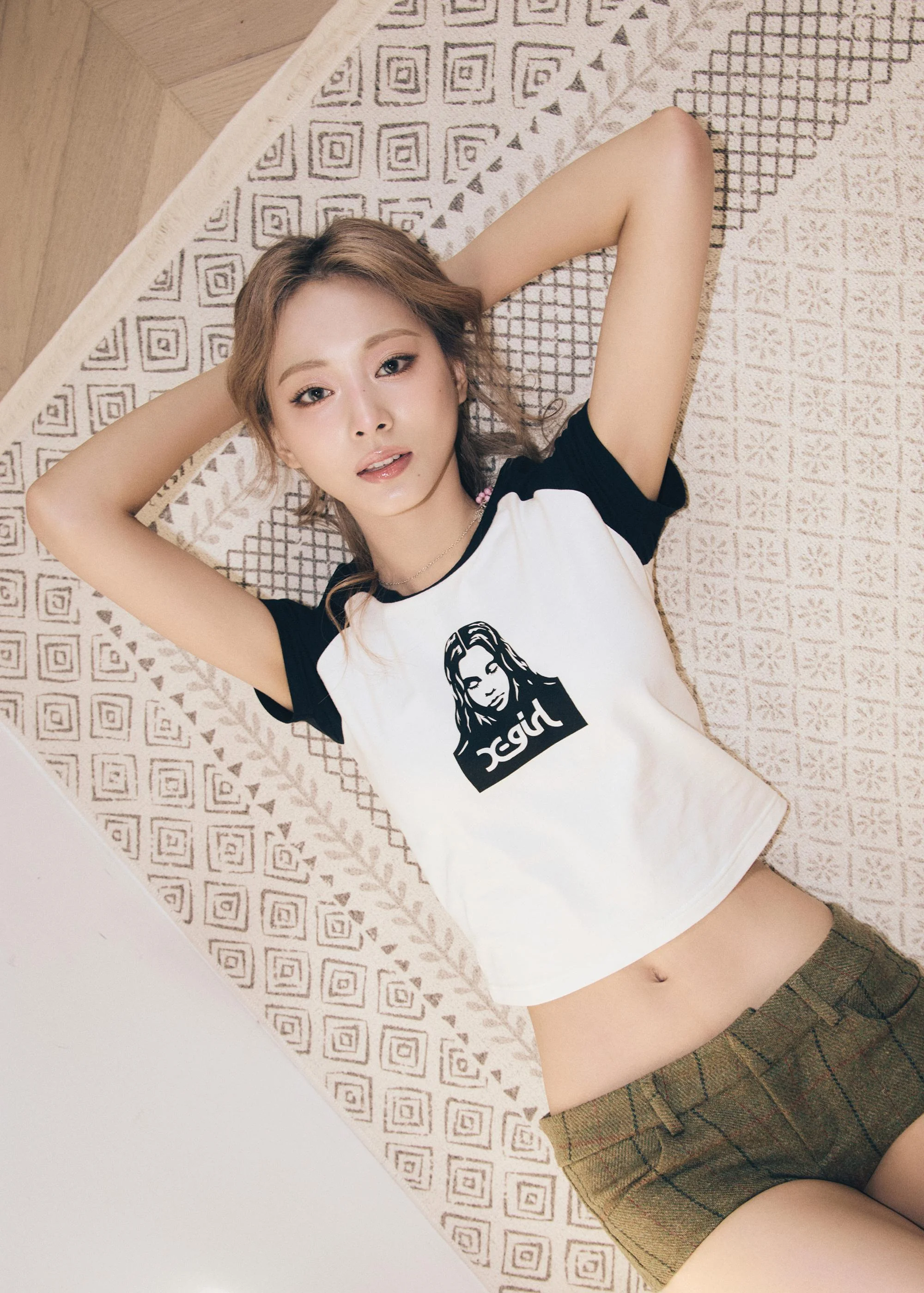 TWICE - Tzuyu picture 1 of 2