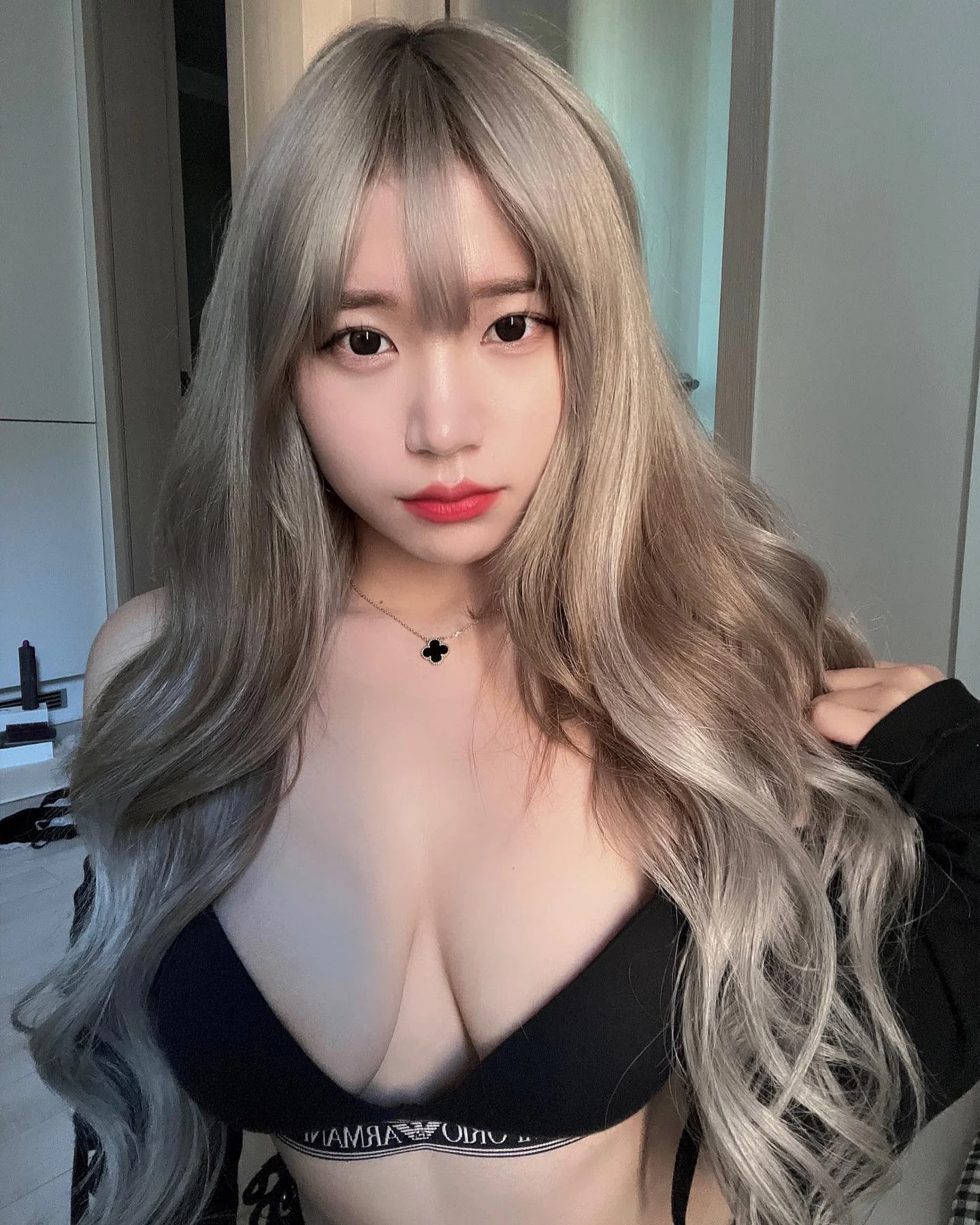 Asian blonde picture 4 of 7