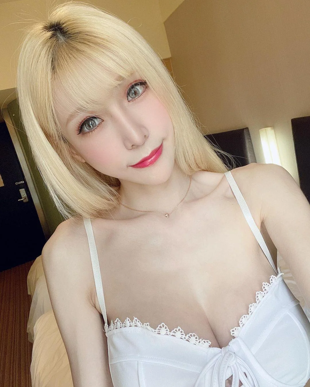 Asian blonde picture 1 of 1