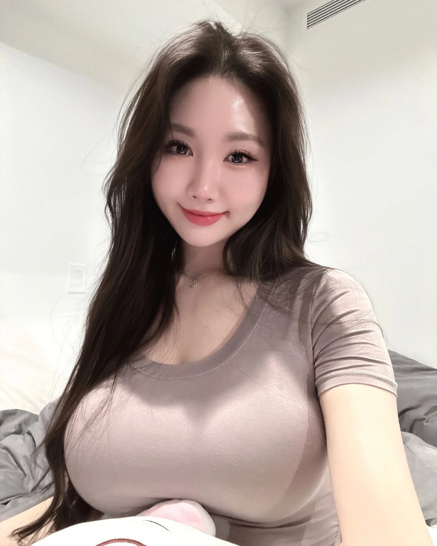 Korean hottie picture 2 of 2