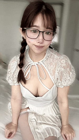 Is a 20yo introverted, shy and hentai Japanese girl possible to be your gf option?'