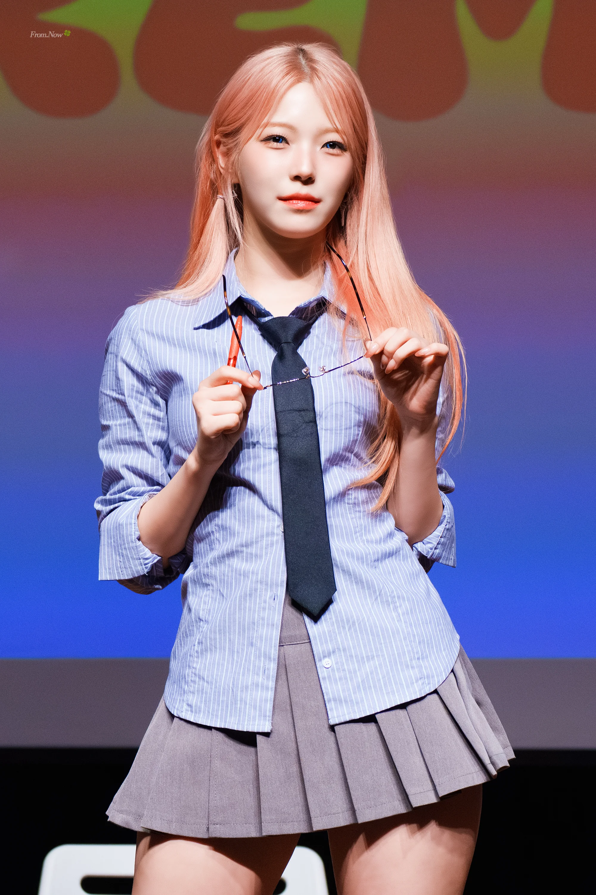 fromis_9 - Jiheon picture 2 of 3