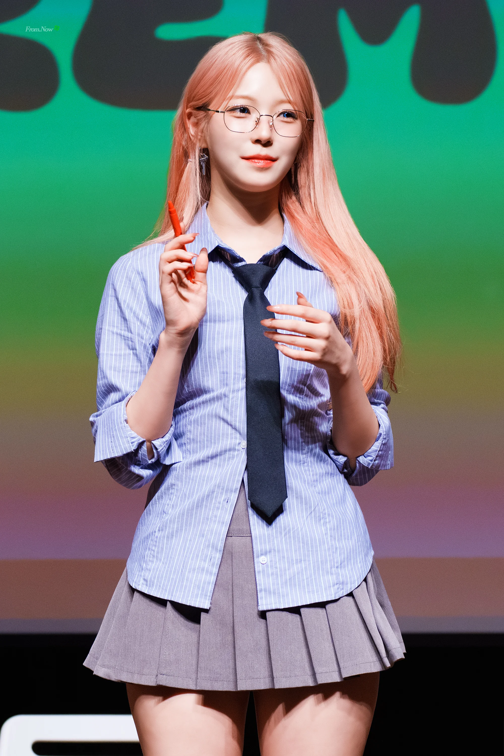 fromis_9 - Jiheon picture 3 of 3