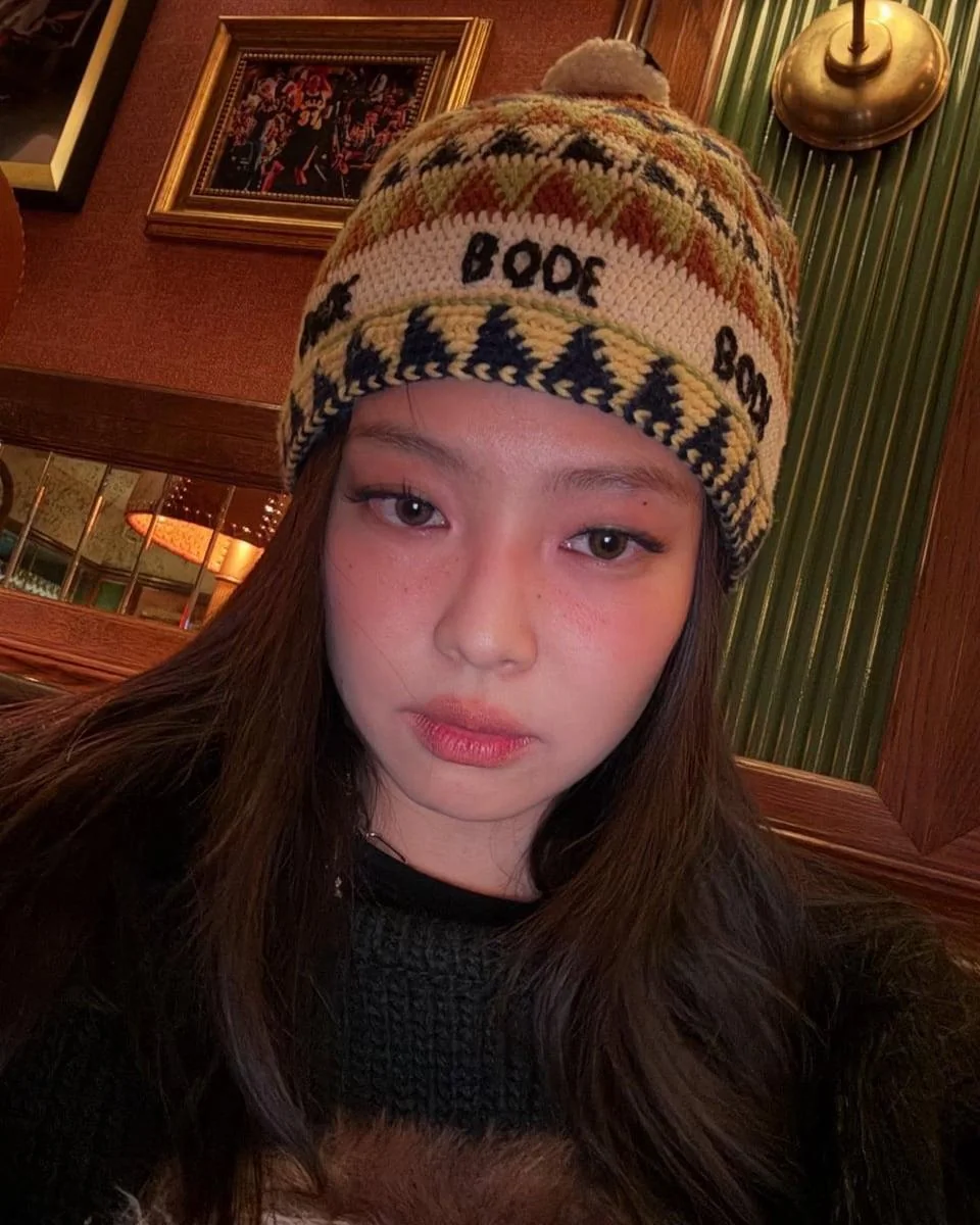 BlackPink - Jennie picture 2 of 3