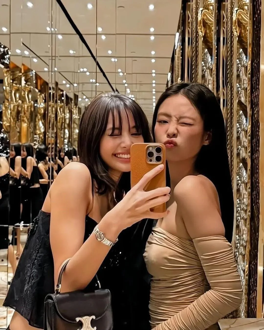 BlackPink - Lisa and Jennie picture 1 of 1