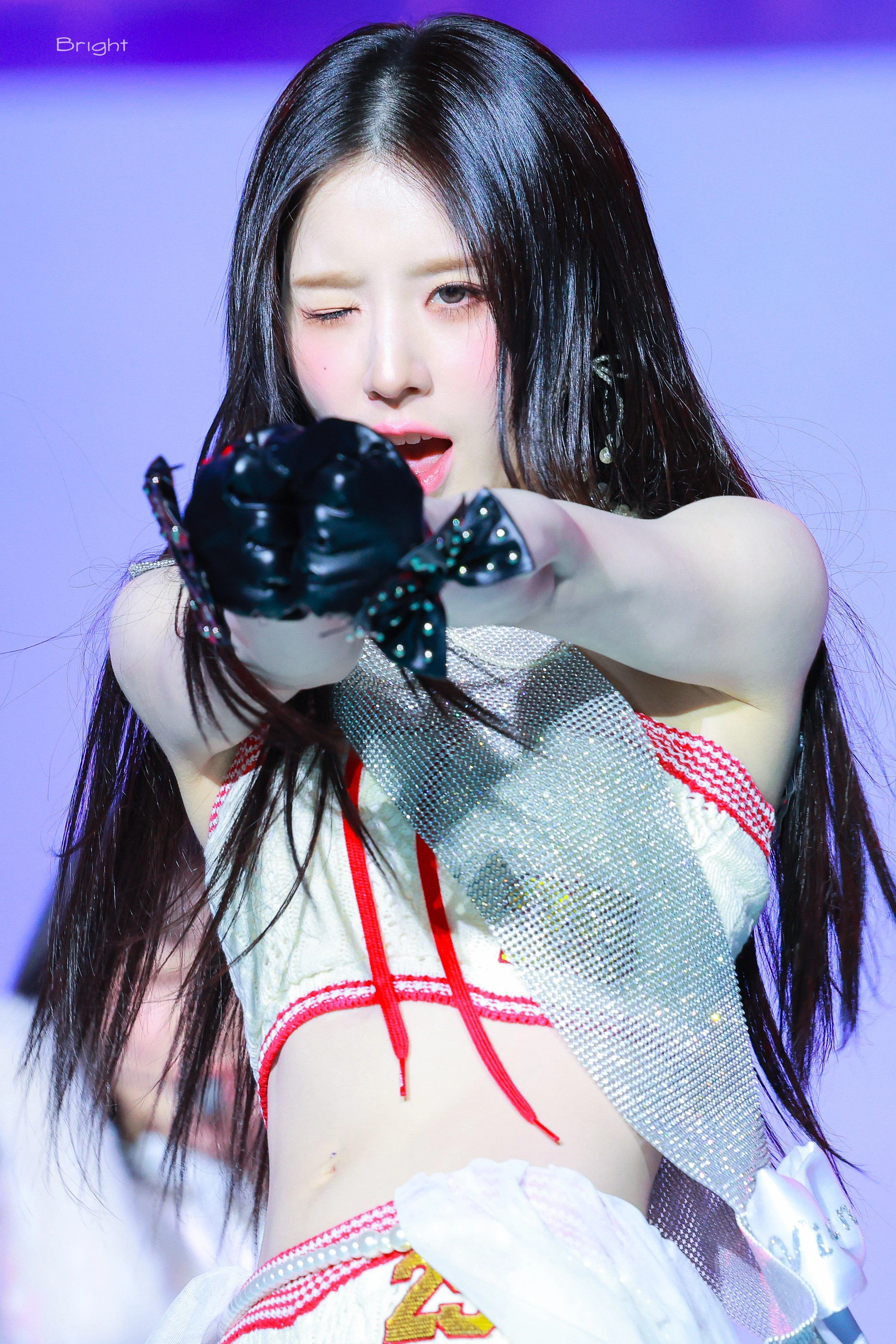 ARTMS Heejin picture 1 of 1