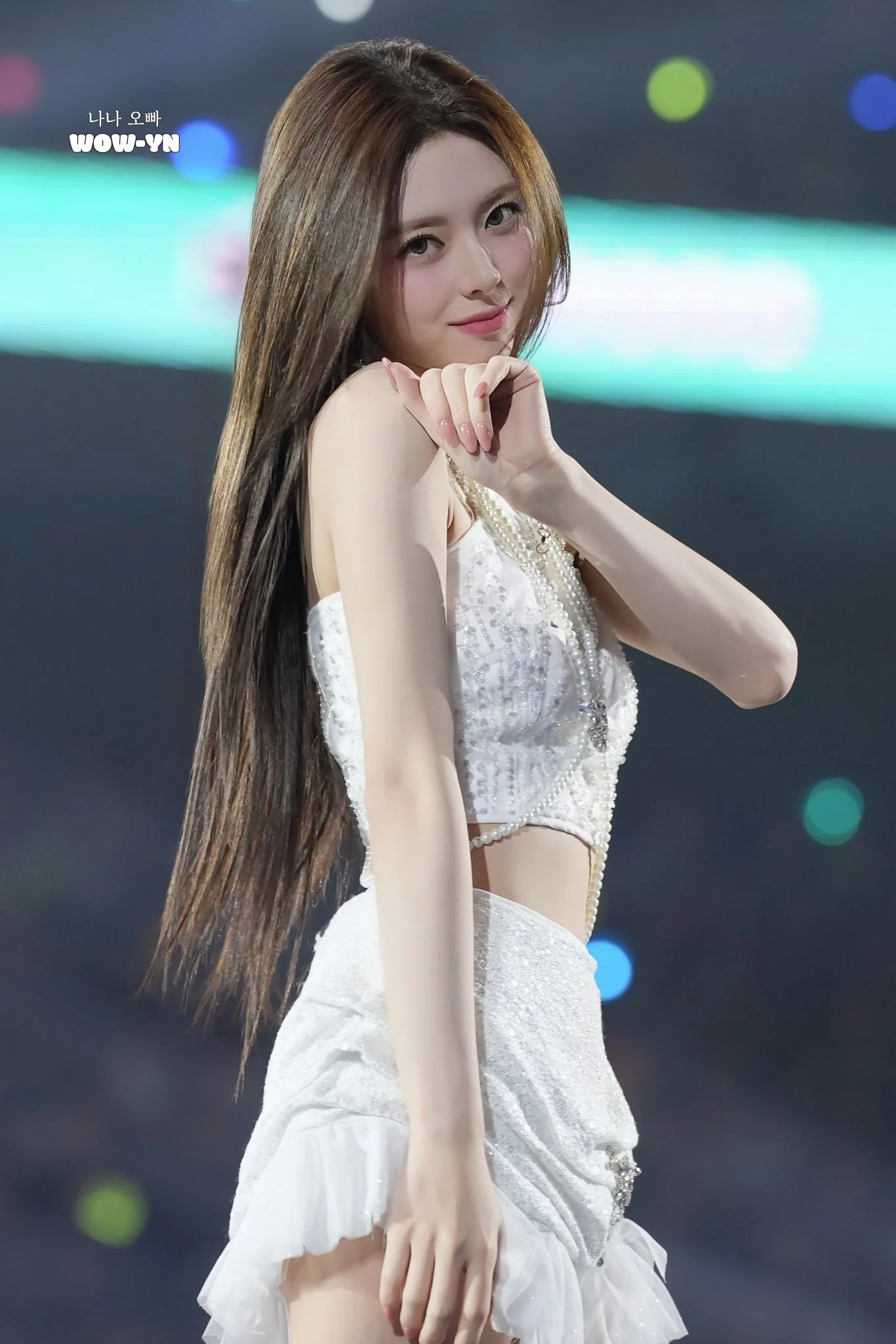 ITZY Yuna picture 2 of 2