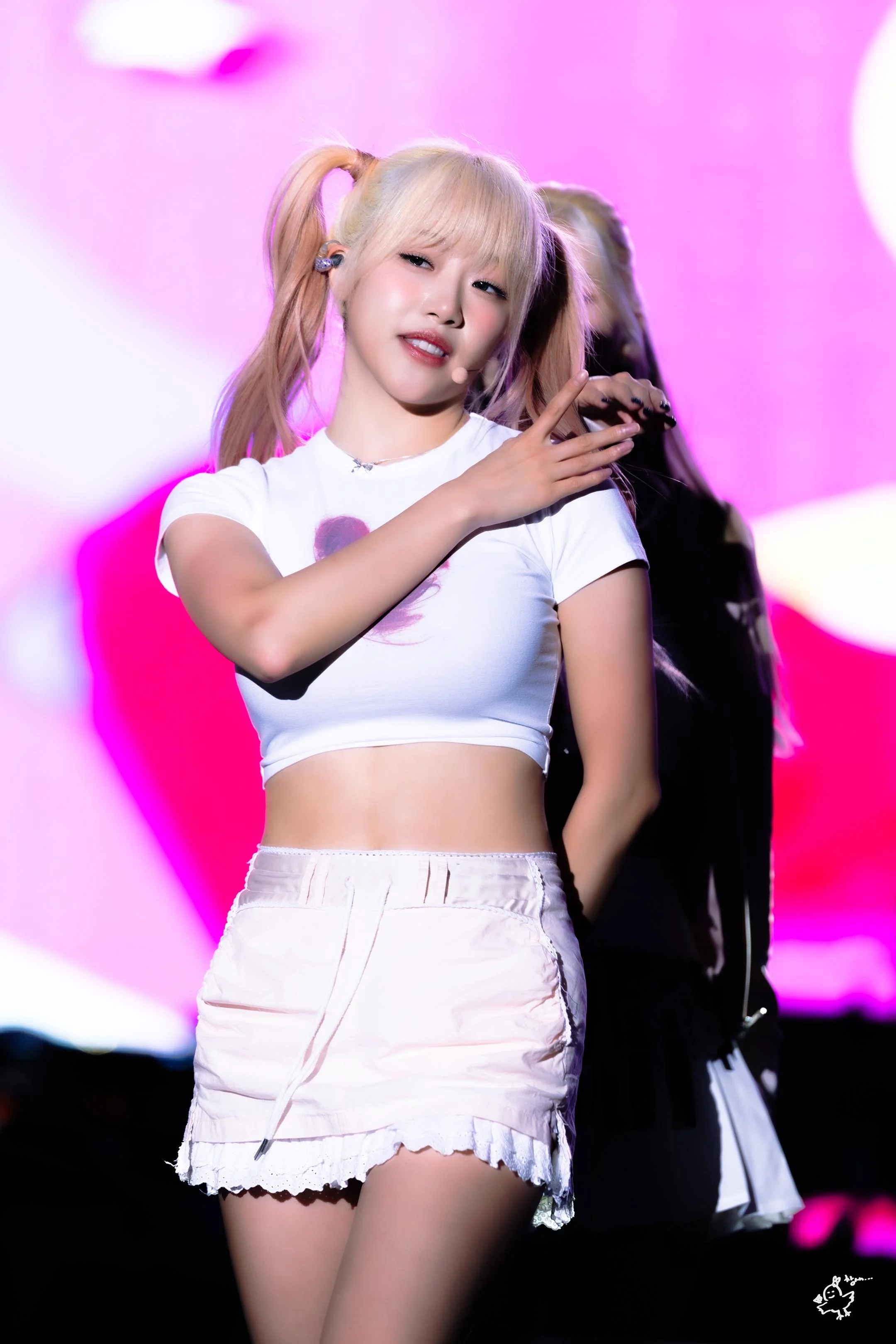 Jeewon picture 1 of 1