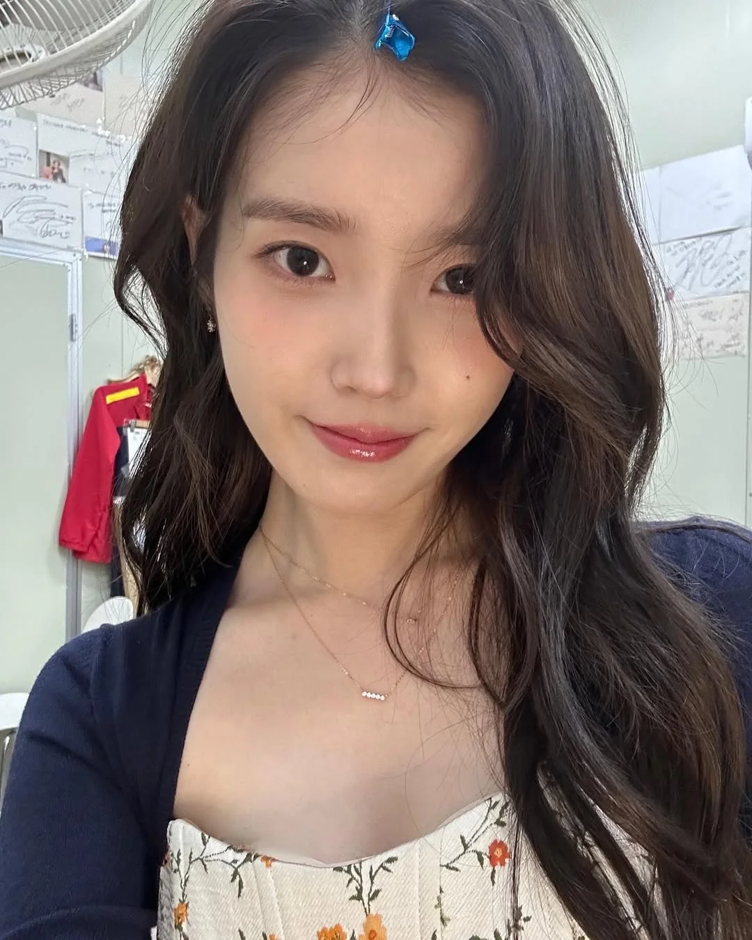 IU picture 2 of 2