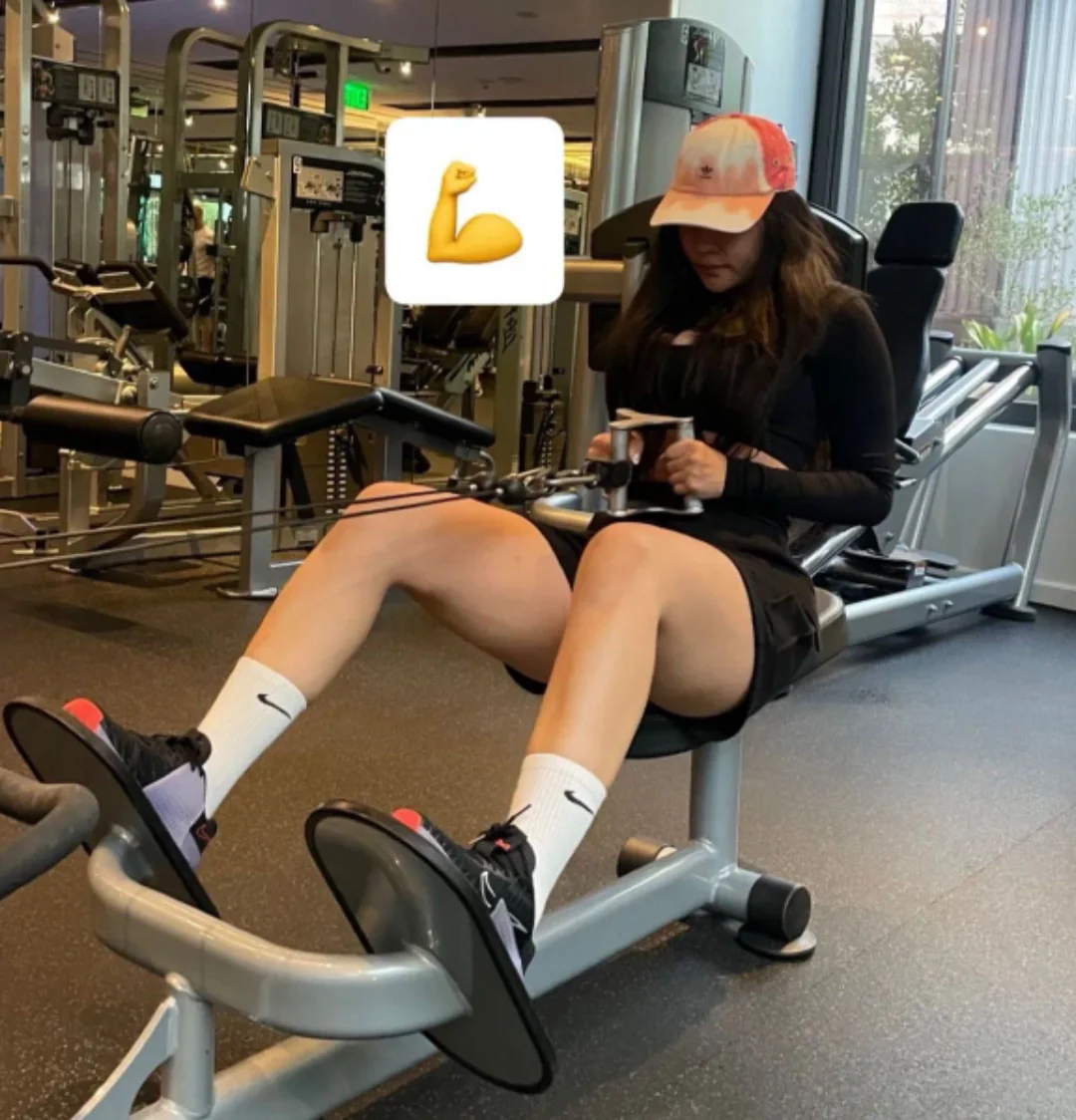 Eun Chae working out instagram @itseunchae picture 3 of 7