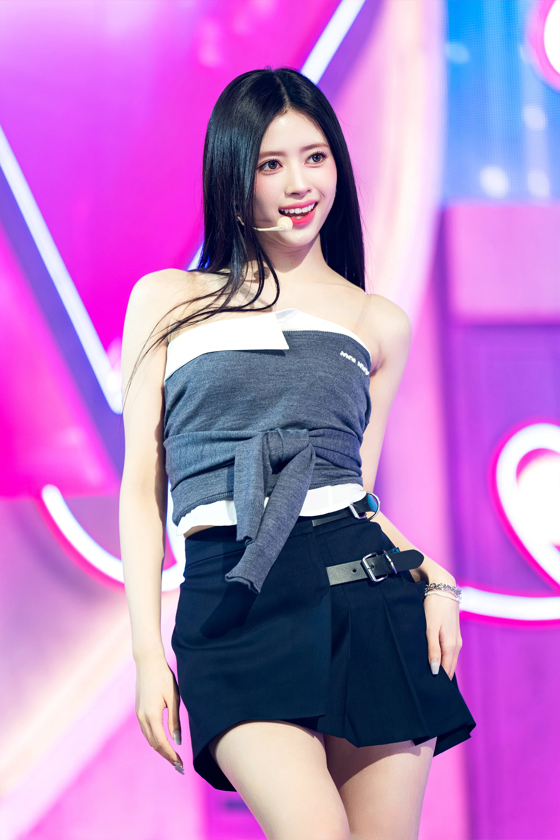 NiziU Rima picture 1 of 3