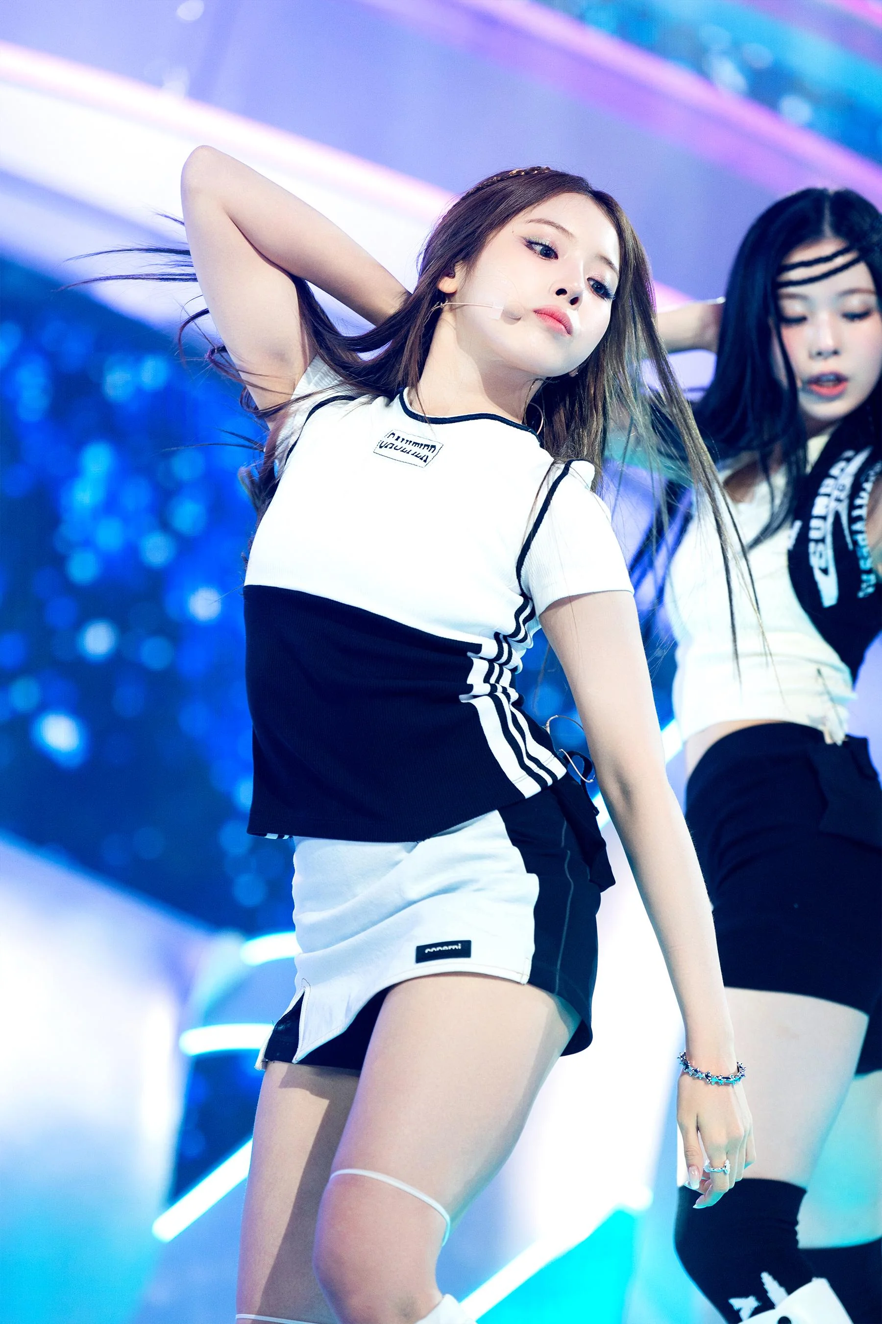 NMIXX Jiwoo picture 1 of 1