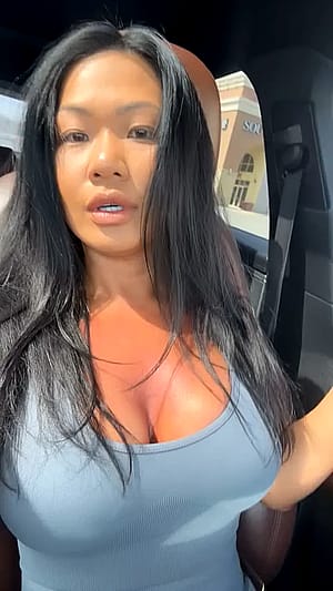 Sue Le (IG: barbellemami_the_ifbbpro)'