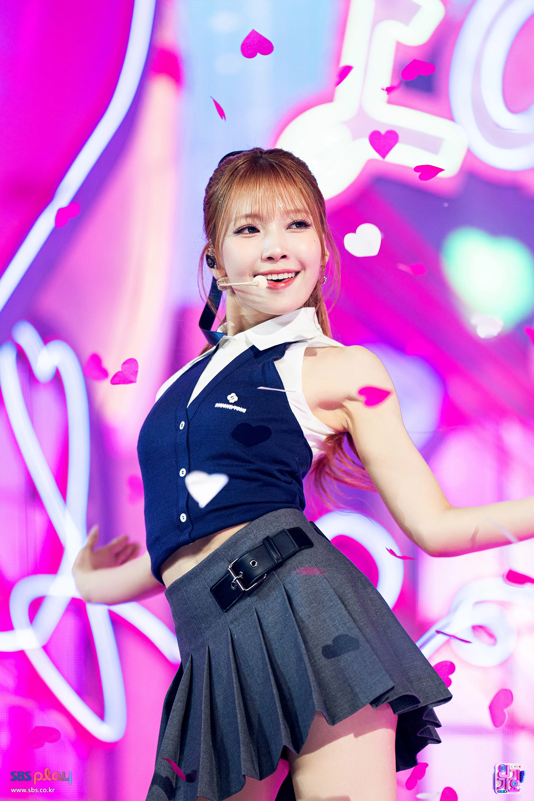 NiziU Mayuka picture 2 of 2