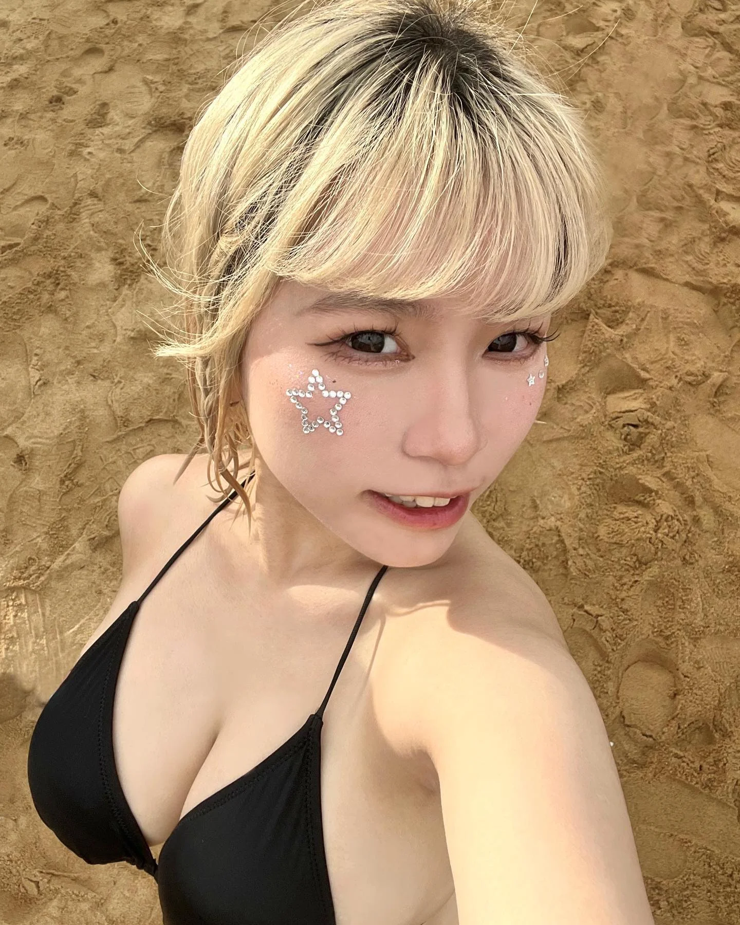 Asian blonde picture 2 of 4