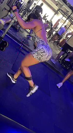 Donkey kicks for that thick peach'