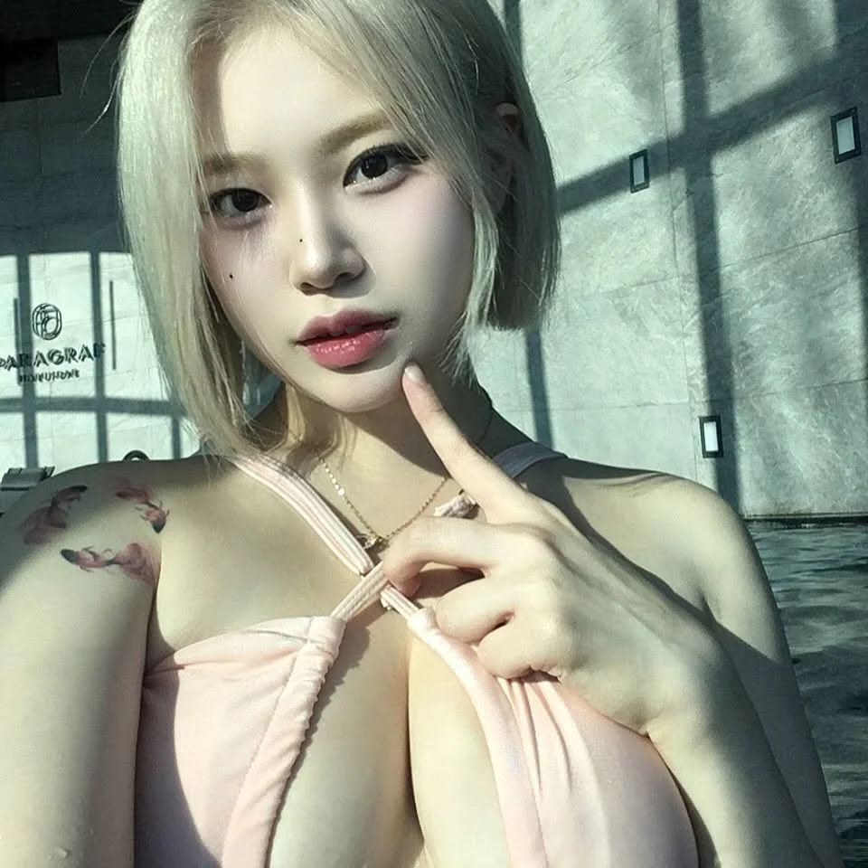 Asian blonde picture 6 of 12
