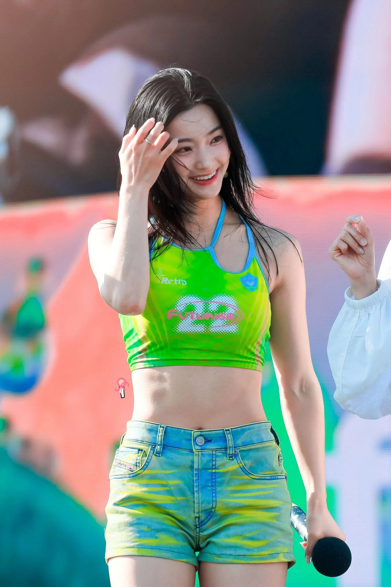 fromis_9 Saerom picture 2 of 4
