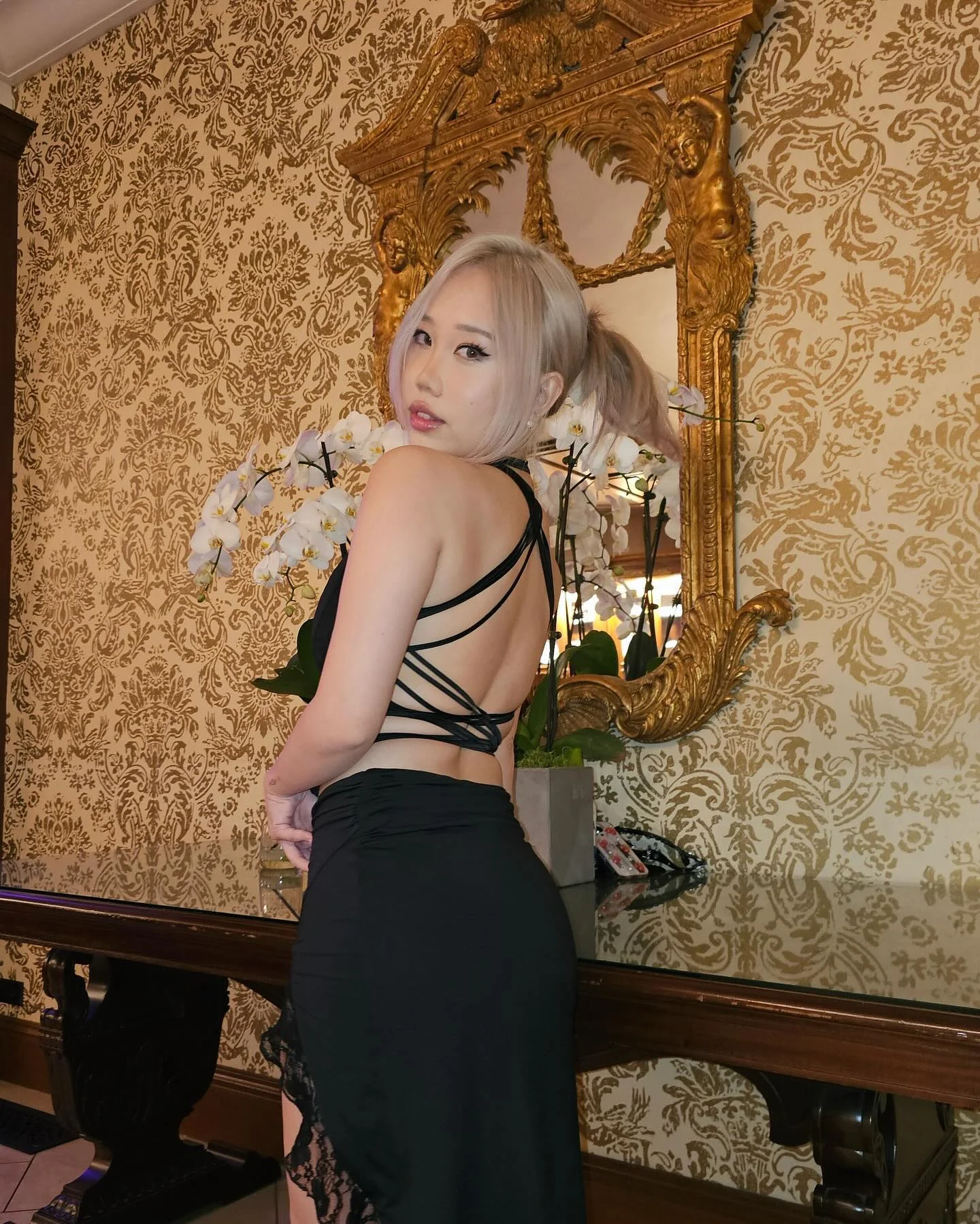 Asian blonde picture 5 of 7