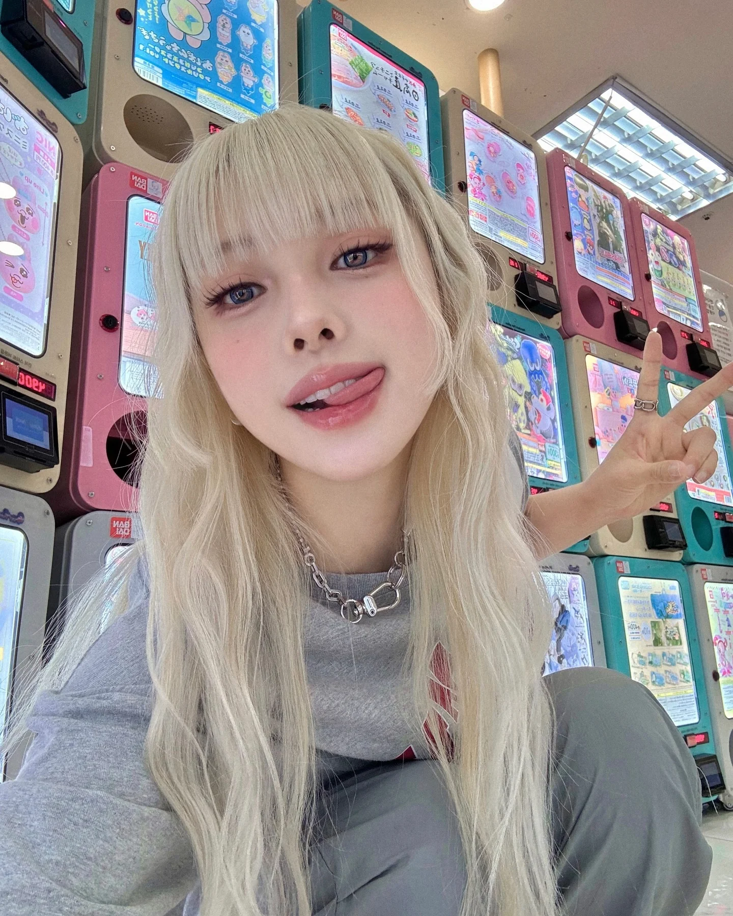 Asian blonde picture 3 of 3