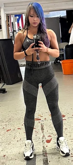 Muscular Kairi Sane'