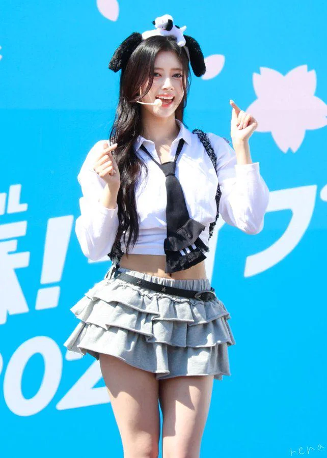 NiziU Rima picture 1 of 1