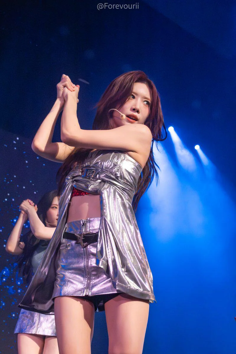 ARTMS Kim Lip picture 1 of 1