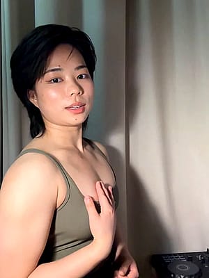 Mm Yǒu Lìqì (pec bounce)'