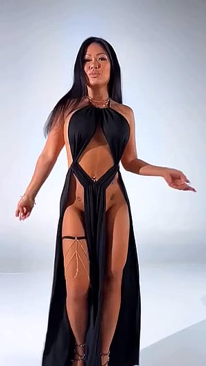 Sue Le (IG: barbellemami_the_ifbbpro)'