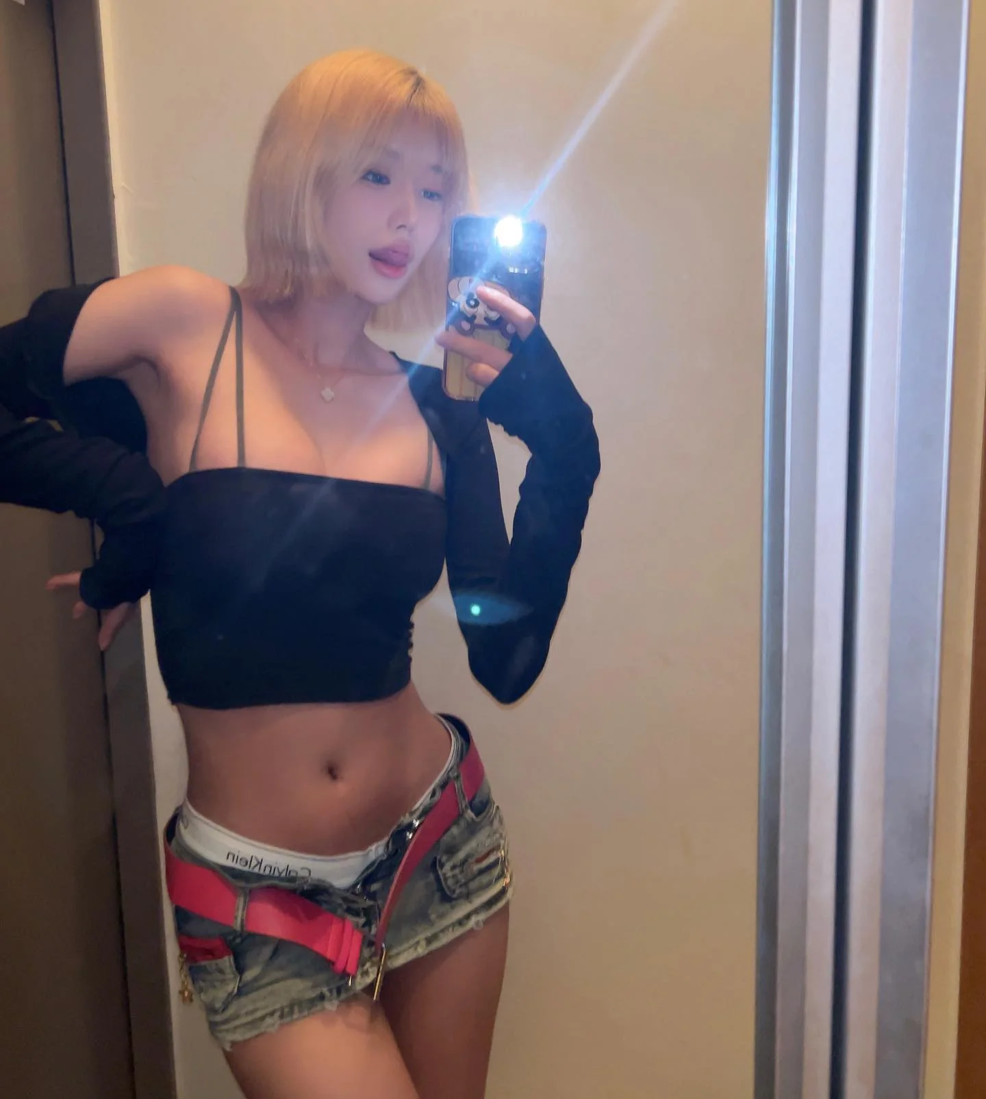 Asian blonde picture 4 of 6