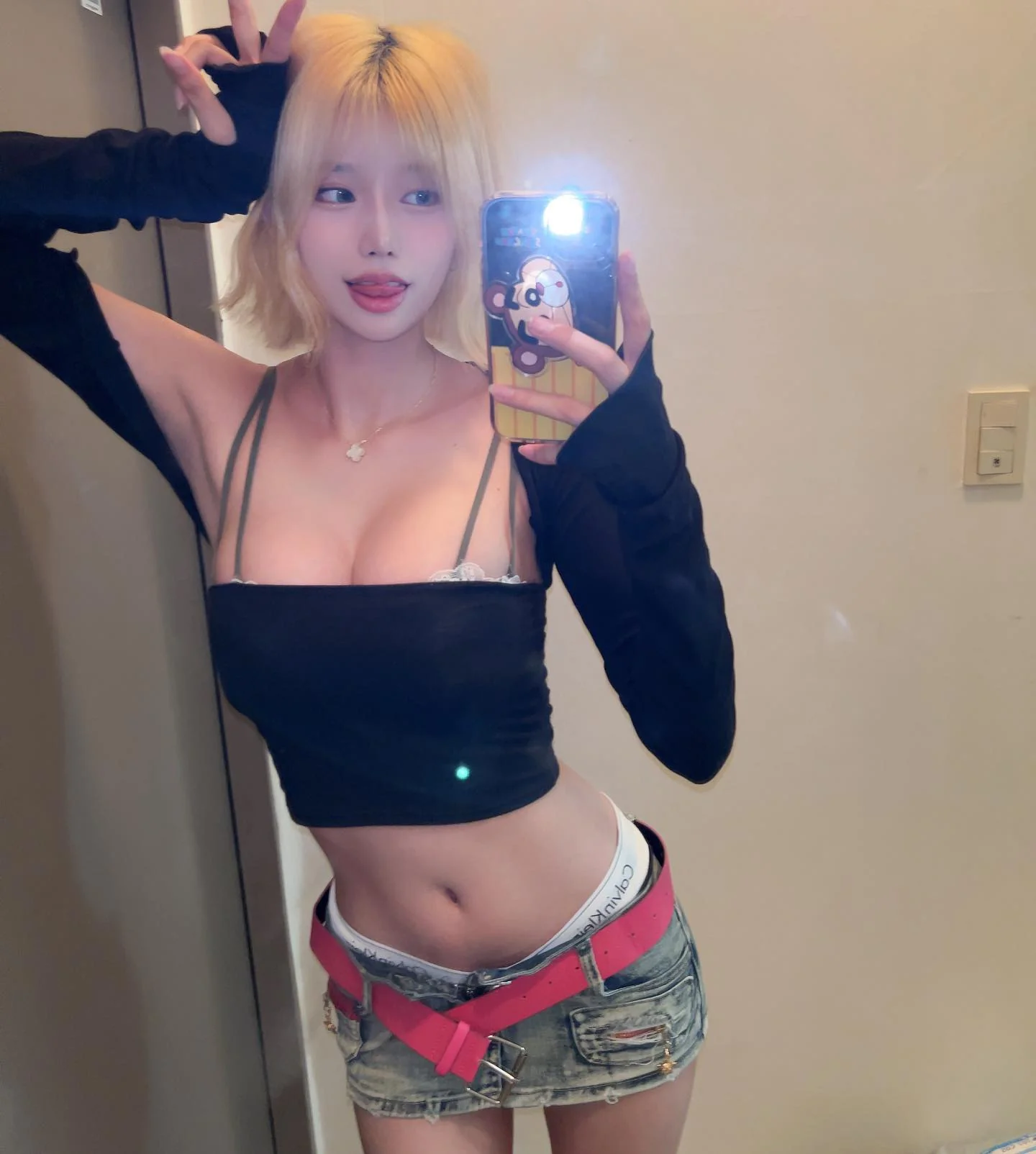 Asian blonde picture 5 of 6