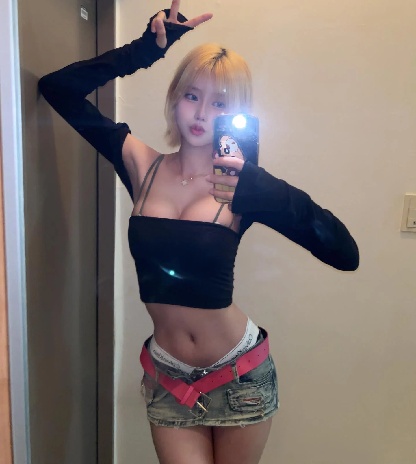 Asian blonde picture 6 of 6