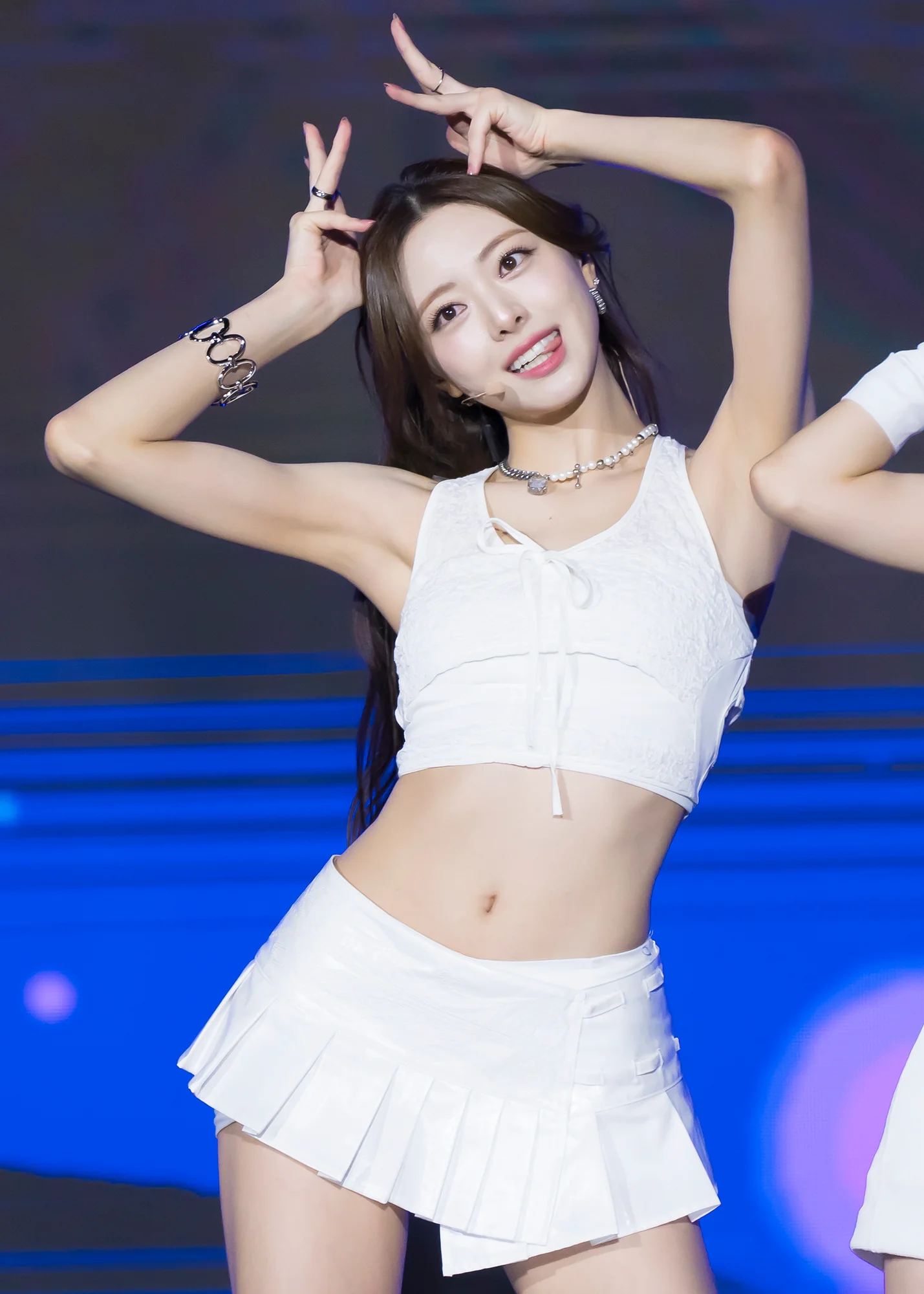 ITZY Yuna picture 2 of 3