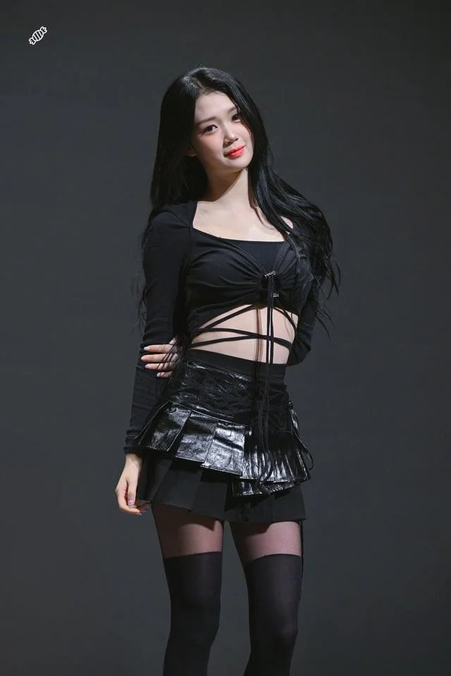 tripleS YuBin picture 2 of 4