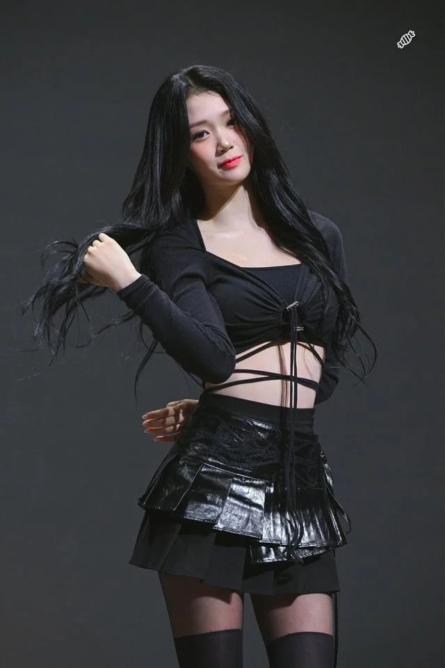tripleS YuBin picture 4 of 4