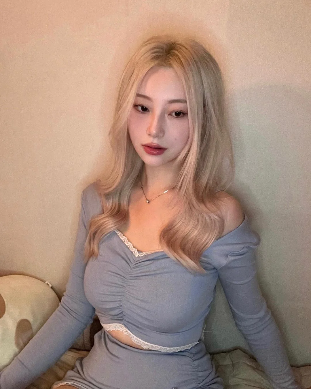 Asian blonde picture 4 of 5