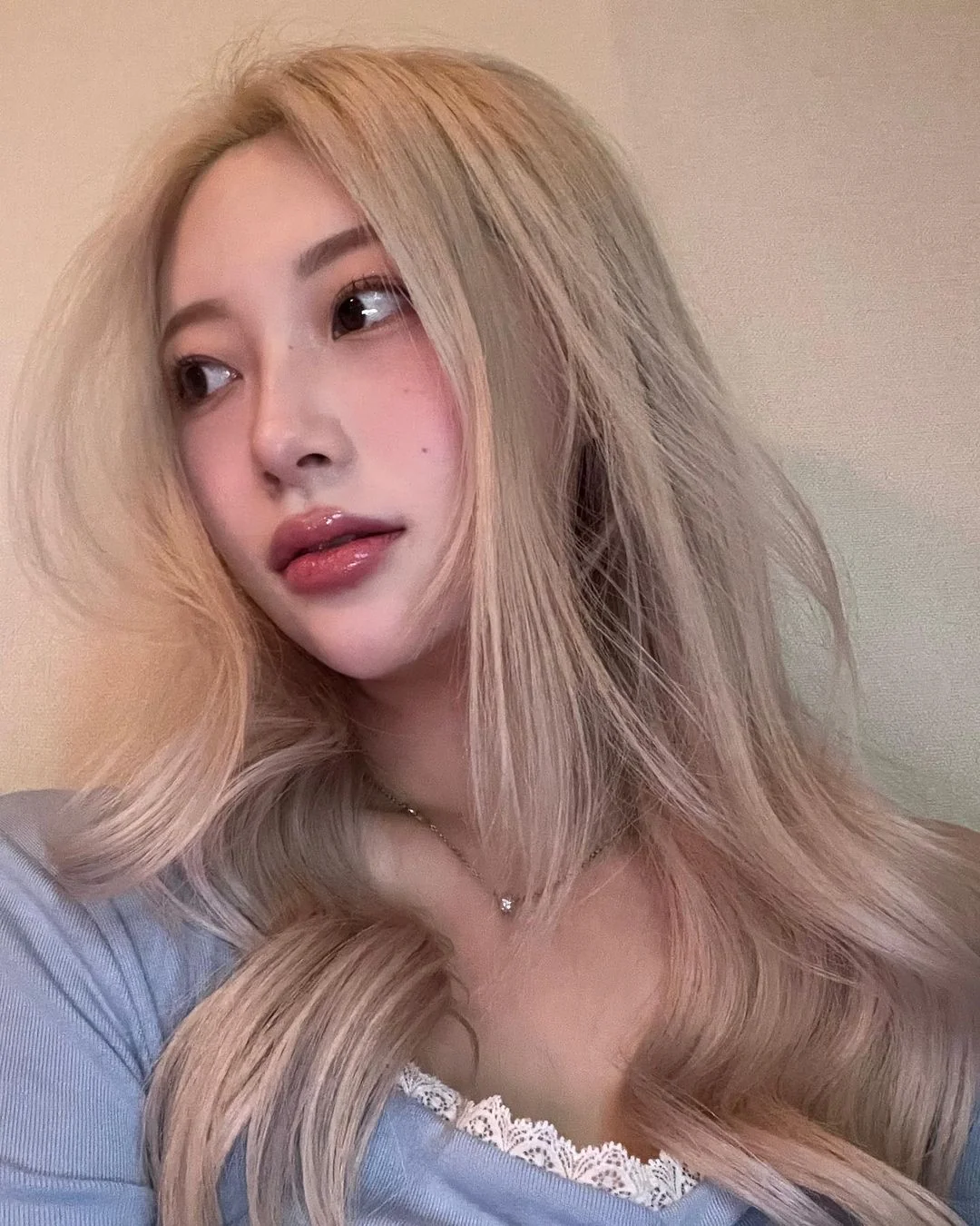 Asian blonde picture 5 of 5