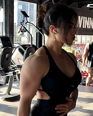 Guns show with Sherlyn Chee'