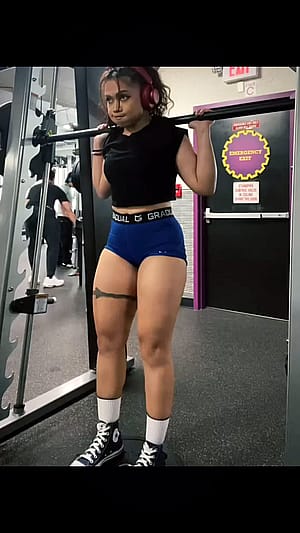 Yanah working out'
