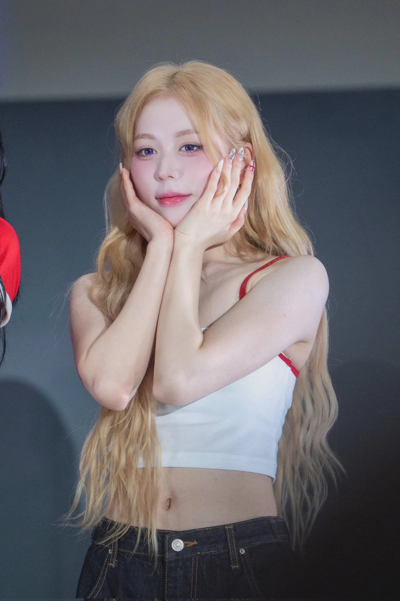 tripleS Hyerin picture 2 of 3