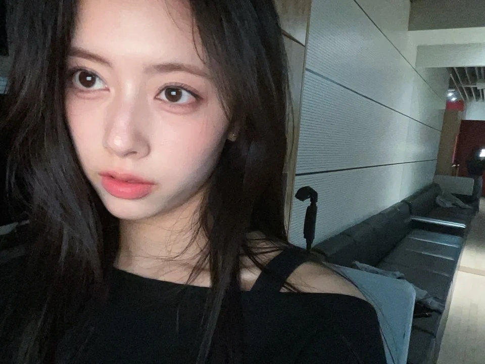 NiziU Rima picture 1 of 2