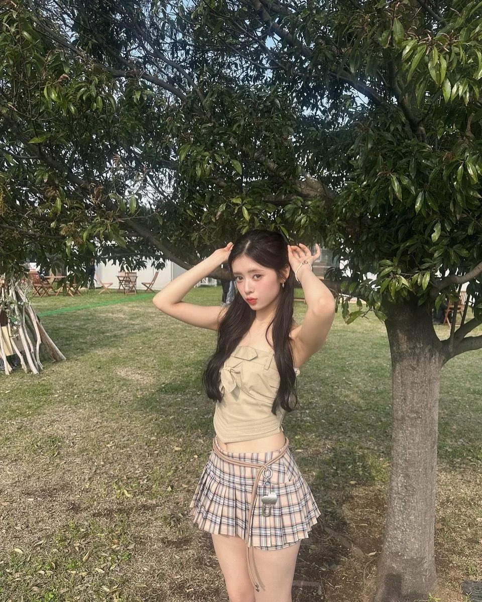 NiziU Rima picture 1 of 5