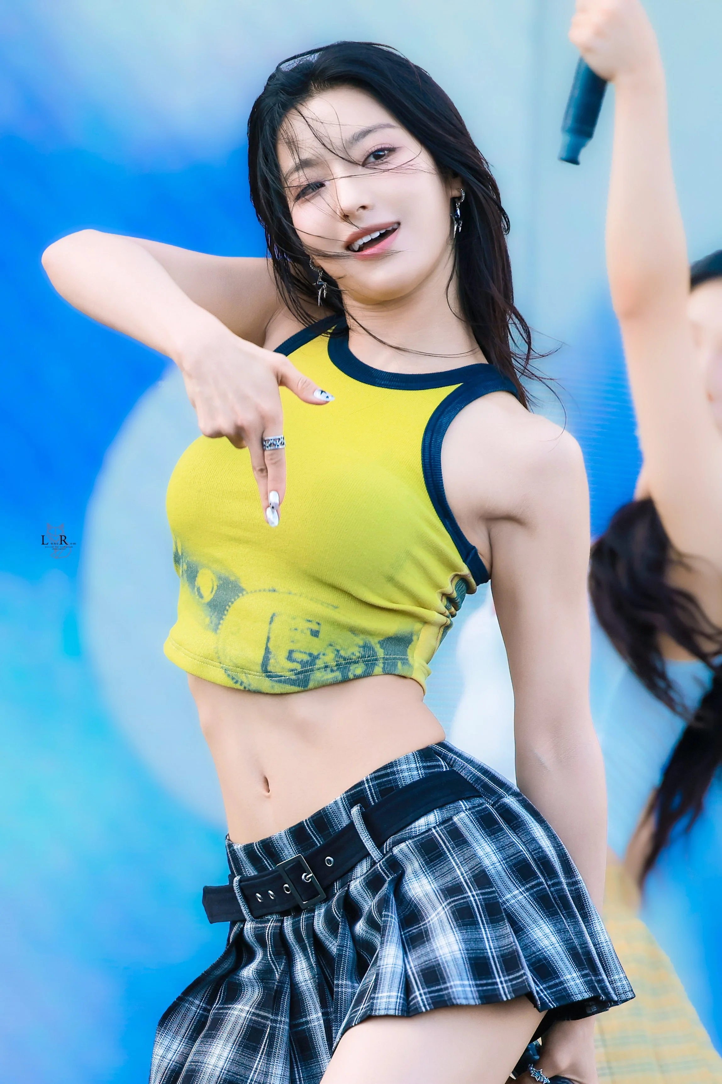 fromis_ 9 Saerom picture 1 of 3