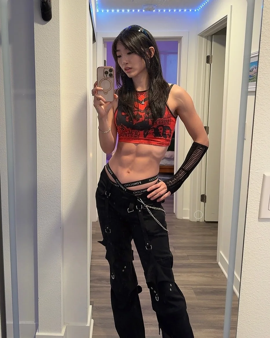 Flexing in the hallway picture 1 of 2